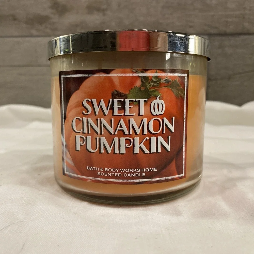 Bath&Body Works Sweet Cinnamon Pumpkin 3-Wick Candle Scented Fall 14.5 oz